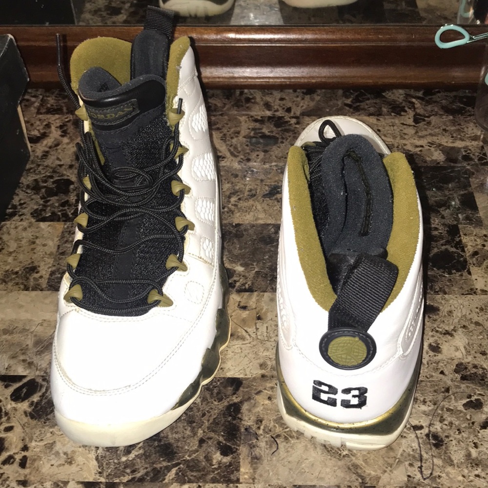 Nike Air Jordan 9 Retro "STATUE"